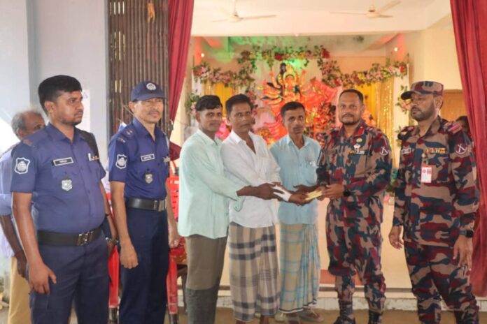 আলীকদমে ৫টি পূজামণ্ডপে ৫৭ বিজিবি’র আর্থিক অনুদান।