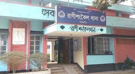 রাণীশংকৈলে সড়কে প্রাণ হারালো আদিবাসী যুবকের।