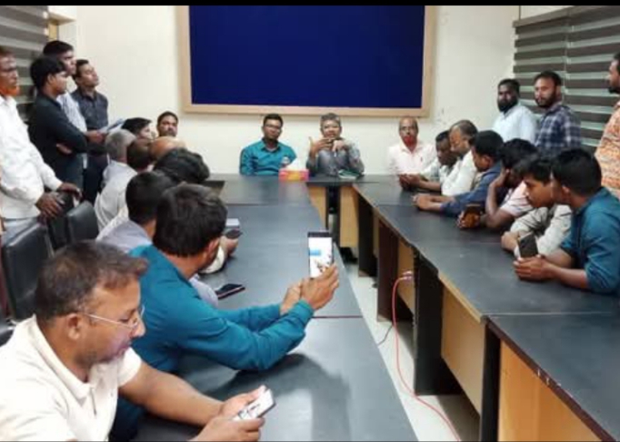 ডিমলায় মোবাইল কোর্টের জব্দকৃত পাথর বিক্রির নিলাম কার্যক্রম অনুষ্ঠিত।