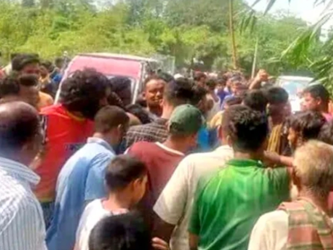 ডিমলা গয়াবাড়ীতে পিকআপের ধাক্কায় সড়ক দুর্ঘটনায় নানি নাতনি নিহত।