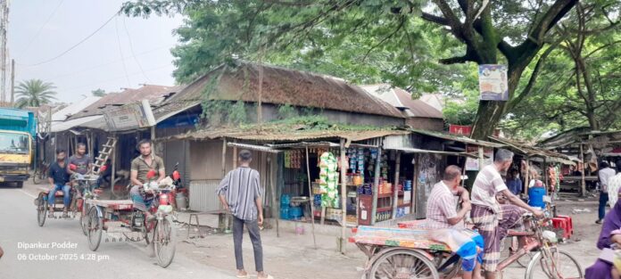 বিদ্যালয়ের এক একর জমি প্রভাবশালীদের দখলে।