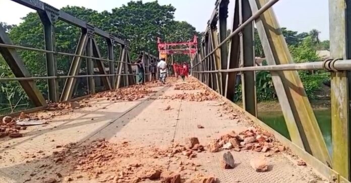 বোয়ালমারীতে পূর্ব বিরোধের জেরে অতর্কিত হামলা, আহত ৩৫।