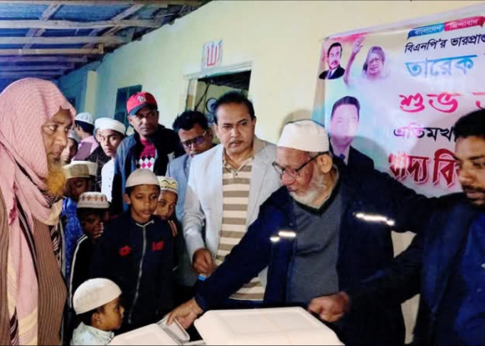 ডিমলায় তারেক রহমানের ৬১তম জন্মদিনে এতিম শিশুদের মাঝে খাবার বিতরণ।