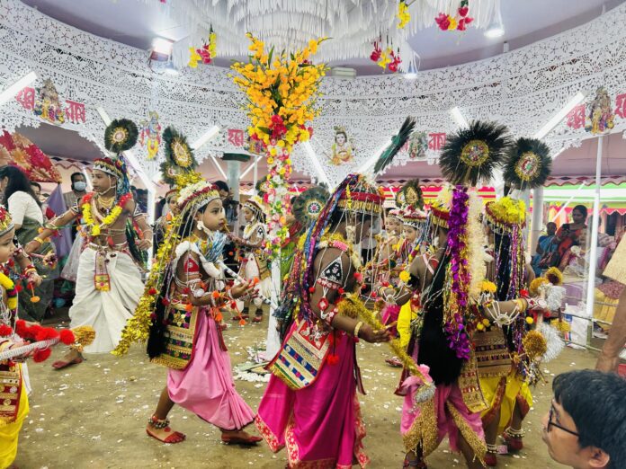 রঙ-ঢঙে মেতেছে কমলগঞ্জের মণিপুরী মহারাসোৎসব, ভোরে শেষ হলো মহালীলা।