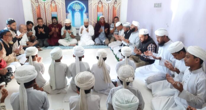 বেগম খালেদা জিয়ার সুস্থতা কামনা করে এম এ মালিকের দোয়া মাহফিল।