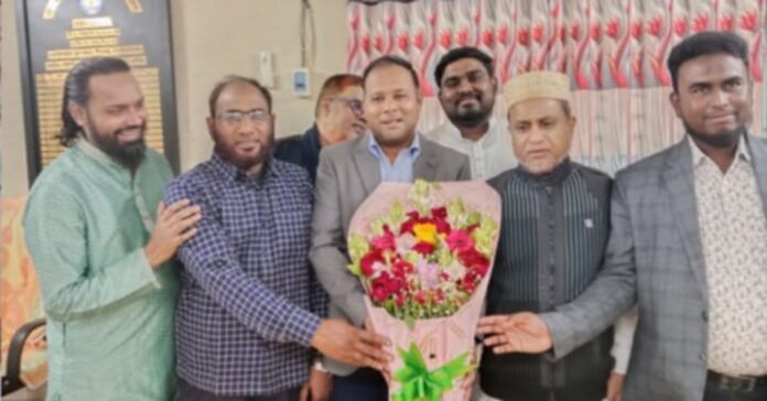 সোনামসজিদ স্থল বন্দর আমদানি ও রপ্তানীকারক গ্রুপের ভারপ্রাপ্ত সভাপতি নির্বাচিত হওয়ায় বাবুল হাসনাত দুরুলকে শুভেচ্ছা।