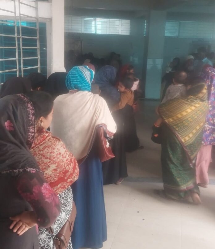 গোপালগঞ্জ মেডিকেল কলেজ হাসপাতালে বিশেষজ্ঞ চিকিৎসক, নার্স ও স্টাফ সংকটে রোগীদের চরম ভোগান্তি।