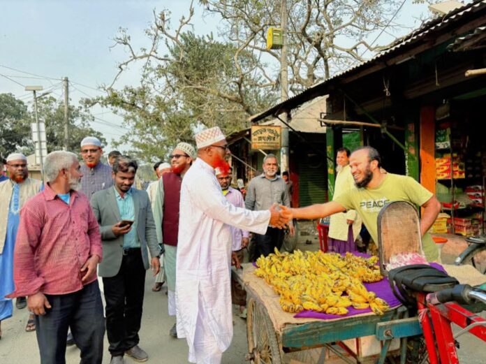 রমজানের বাজারে মনিটরিংয়ে নেমেছেন নীলফামারী ১ আসনের এমপি সাত্তার।