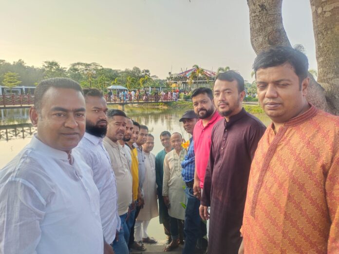 গোপালগঞ্জ সরকারি মডেল স্কুলের ২০০০ ব্যাচের বর্ণিল ঈদ পুনর্মিলনী।