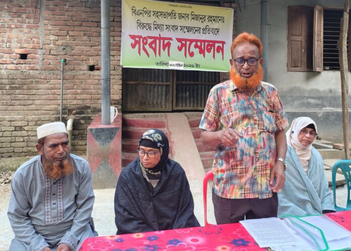 বোয়ালমারীতে মিথ্যা তথ্যের অভিযোগে পাল্টা সংবাদ সম্মেলন।