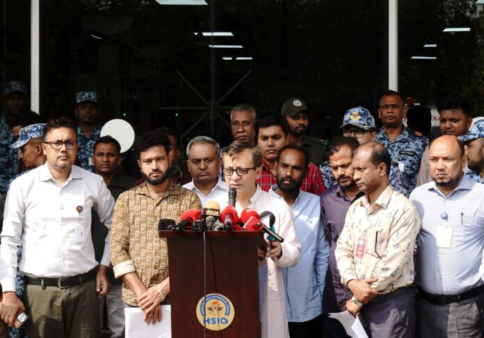 বাহরাইনে নিহত প্রবাসী গিরিশ চন্দ্র সূত্রধরের মরদেহ দেশে পৌঁছেছে, পরিবারের কাছে হস্তান্তর।