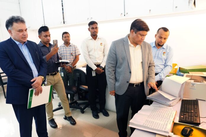 সঠিক তথ্যপ্রবাহ ও জনসম্পৃক্ততার মাধ্যমে সশস্ত্র বাহিনীর ভূমিকা আরও দৃশ্যমান করতে হবে: আইএসপিআর পরিদর্শনে প্রতিরক্ষা উপদেষ্টা।