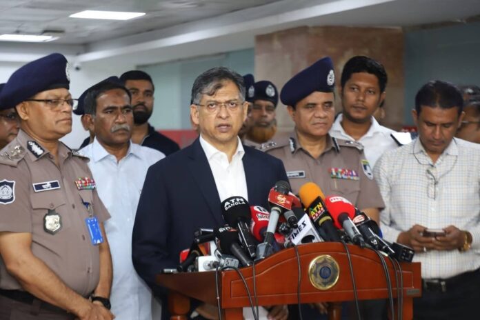 ঈদের সার্বিক নিরাপত্তা ও মহাসড়ক তদারকিতে কঠোর অবস্থানে সরকার: স্বরাষ্ট্রমন্ত্রী সালাহউদ্দিন আহমদ।