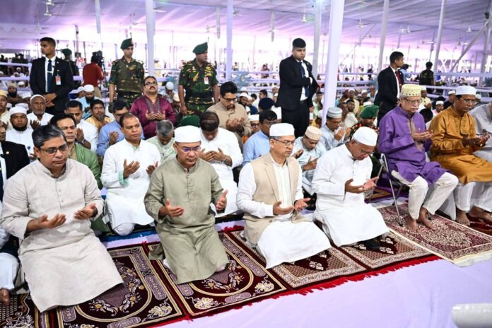 জাতীয় ঈদগাহ ময়দানে আয়োজিত ঈদের প্রধান জামাতে নামাজ আদায় করেন মাননীয় প্রধানমন্ত্রী তারেক রহমান।
