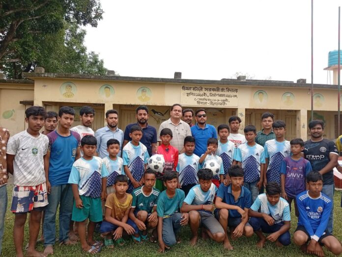 ডিমলায় শিক্ষার্থীদের মাঝে মাদকবিরোধী ফুটবল বিতরণসহ ফুটবল খেলা অনুষ্ঠিত.