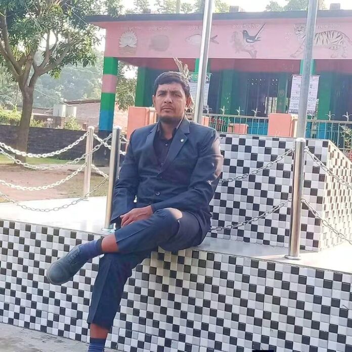 রাণীশংকৈলে দুর্ঘটনায় শিক্ষক নেতা আজিজার রহমানের মৃত্যু।