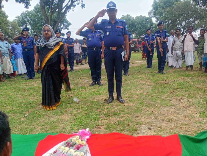 রাণীশংকৈলে রাষ্ট্রীয় মর্যাদায় বিদায় নিলেন বীর মুক্তিযোদ্ধা অলেন শর্মা।