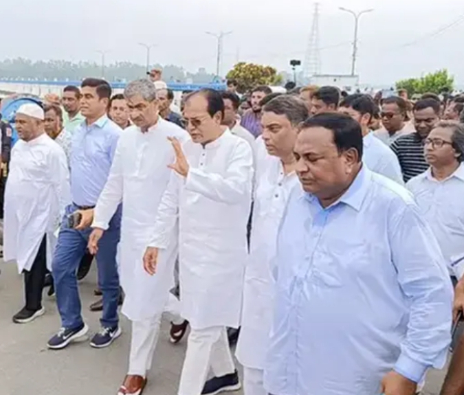 তিস্তা মহাপরিকল্পনা বাস্তবায়নে ডালিয়া তিস্তা ব্যারেজ পরিদর্শন করেছেন তিন মন্ত্রী।