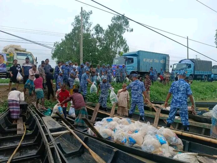 বন্যাকবলিত এলাকায় মানবিক সহায়তায় বাংলাদেশ বিমান বাহিনী।