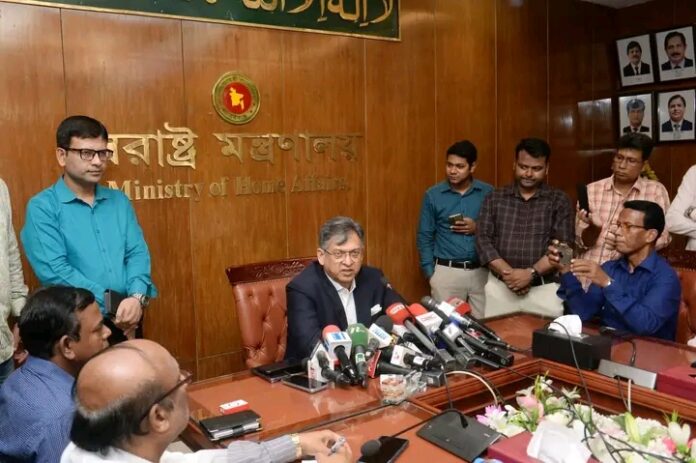 নকলমুক্ত ও মানসম্মত শিক্ষা নিশ্চিত করতে সরকার আপসহীন- স্বরাষ্ট্রমন্ত্রী সালাহউদ্দিন আহমদ।
