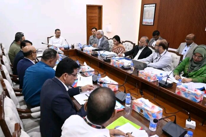 ফ্যামিলি কার্ড বিতরণ কার্যক্রম পর্যায়ক্রমে সারাদেশে সম্প্রসারণের পরিকল্পনা ও বাস্তবায়ন কৌশল নিয়ে গুরুত্বপূর্ণ বৈঠক অনুষ্ঠিত হয়েছে।