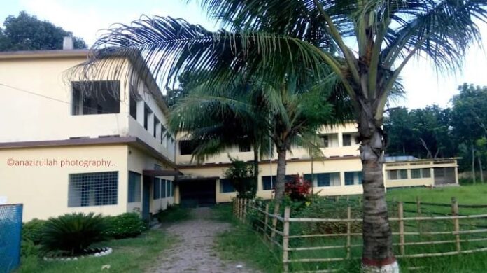বোয়ালমারীতে দুই অধ্যক্ষের পাল্টা পাল্টি মানববন্ধন ও সংবাদ সম্মেলন।