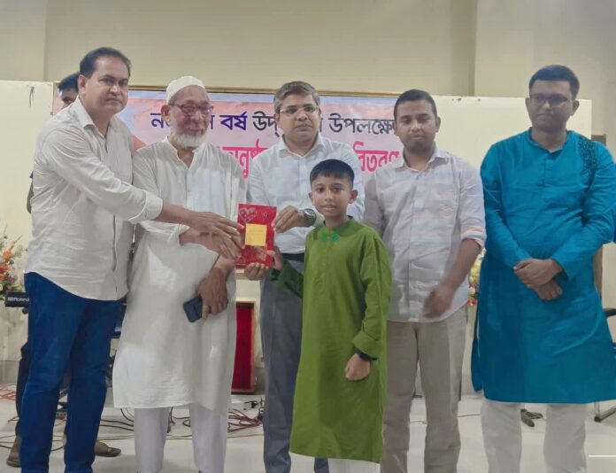 ডিমলায় নজরুল বর্ষ উদযাপন উপলক্ষ্যে পুরুস্কার বিতরণ।