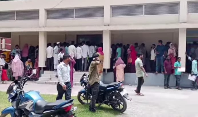 ফ্যামিলি কার্ড সুষ্ঠুভাবে বাস্তবায়নের লক্ষ্যে ডিমলায় জনবল নিয়োগ-এর মৌখিক পরীক্ষা।