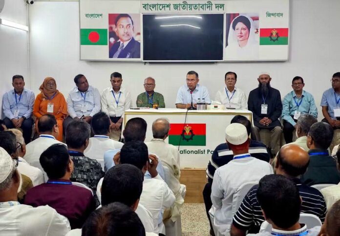 রংপুর বিভাগের শীর্ষ নেতাদের সাথে গুরুত্বপূর্ণ সভায় যোগ দিয়েছেন, প্রধানমন্ত্রী।