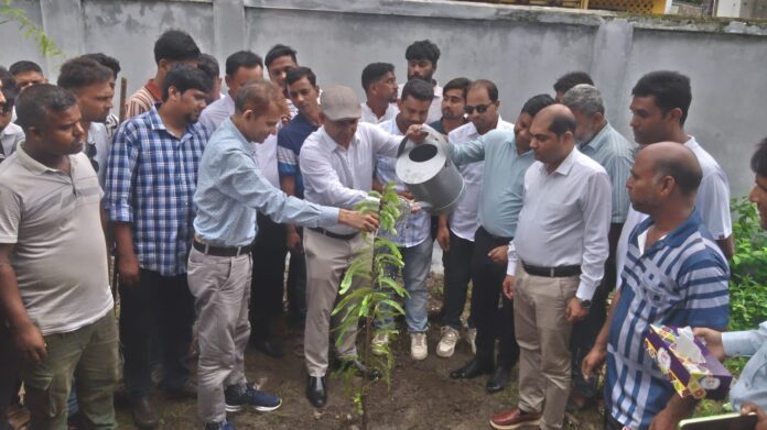 ফ্যাসিস্ট শেখ হাসিনার বিচার নিশ্চিতে জাতীয় ঐক্যমত প্রয়োজন: ড. সাইমুম পারভেজ।