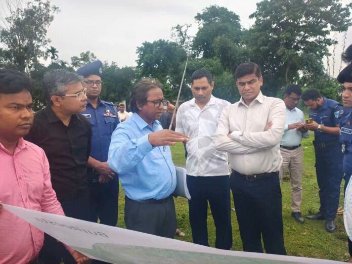 ডিমলায় বুড়ি তিস্তা পরিদর্শনে পানি সম্পদ প্রতিমন্ত্রী।