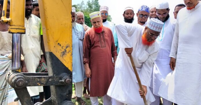 বুড়ি তিস্তা নদীর বাঁধ সংস্কার কাজের শুভ উদ্বোধন করলেন এমপি সাত্তার।