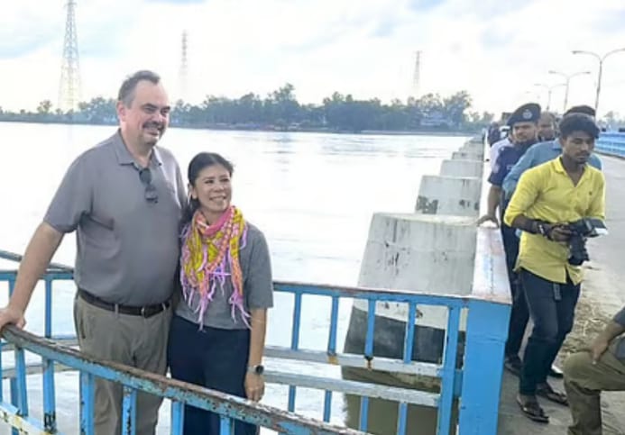 স্ত্রী কে নিয়ে ডালিয়া তিস্তা ব্যারাজ পরিদর্শন করলেন মার্কিন রাষ্ট্রদূত।