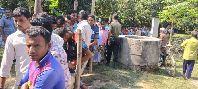শিবগঞ্জে মিটল না সারের হাহাকার , আবারো সহস্রাধীক কৃষক সারারাত লাইনে দাঁড়িয়ে থেকেও সার না পেয়ে ফেরত গেল।