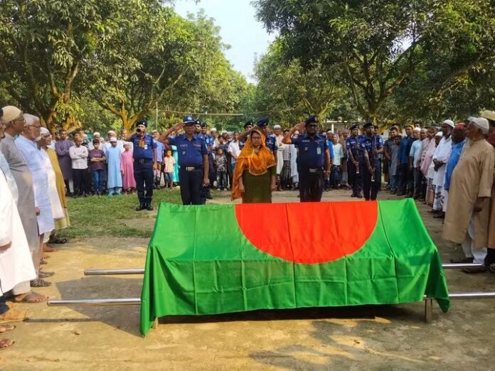 রাণীশংকৈলে রাষ্ট্রীয় মর্যাদায় চিরবিদায় নিলেন বীরাঙ্গনা মোজেফা খাতুন।