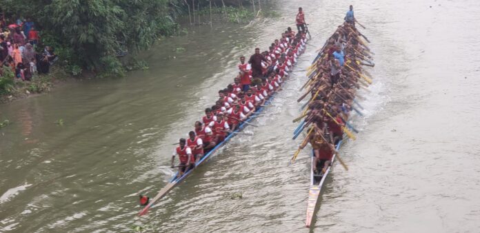 বোয়ালমারীতে তৌহিদী জনতার বাঁধা উপেক্ষা করে নৌকা বাইচ।